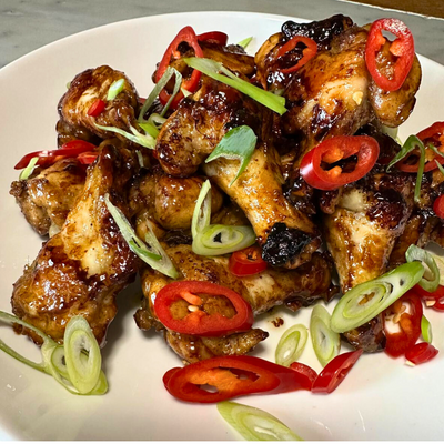 STICKY HONEY & CHILLI CHICKEN WINGS